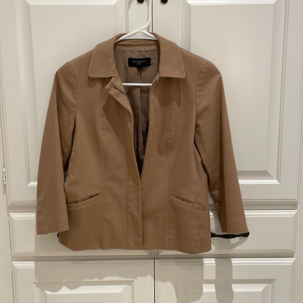 Talbots camel jacket size 0 zippered front angle pockets covered snap at neck